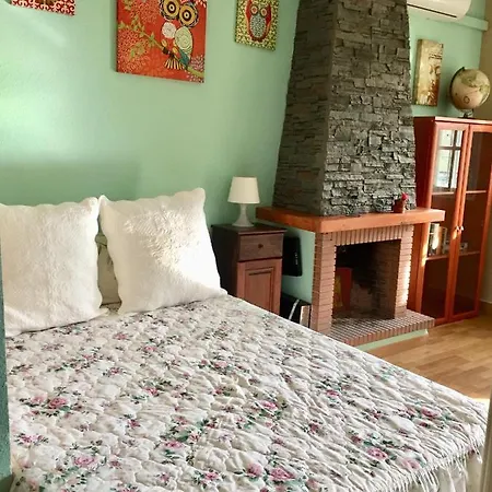 Cozy In With Chimney Apartment *